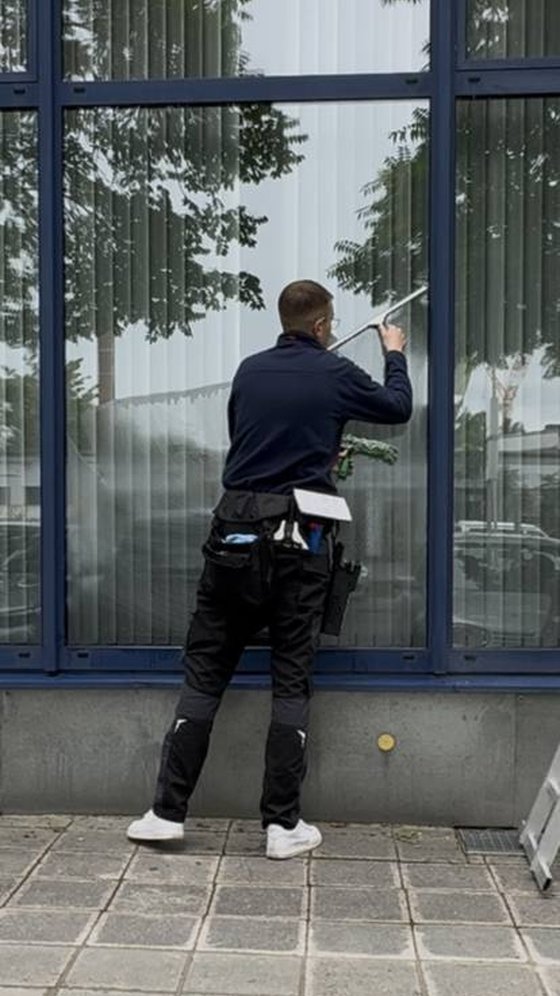 Großflächige Glasreinigung